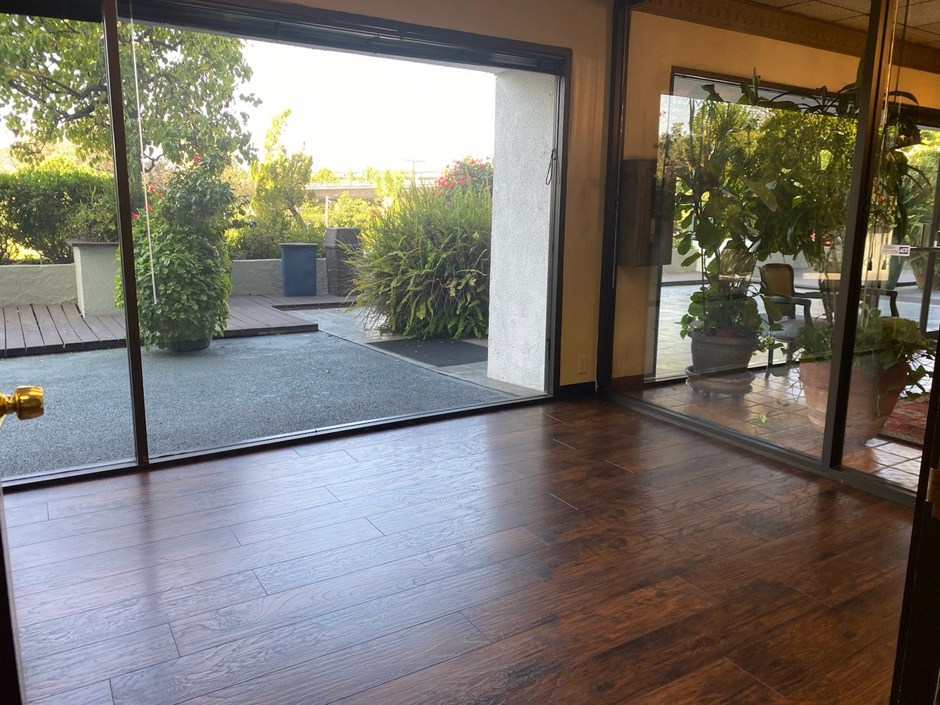 Plaza level, front of building, great exposure off lobby, private bathroom.